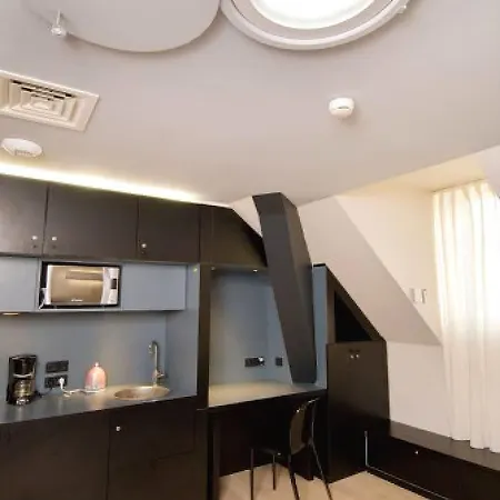 La Apartment *