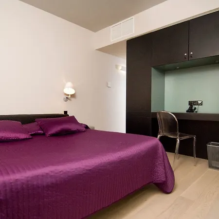 La Apartment *